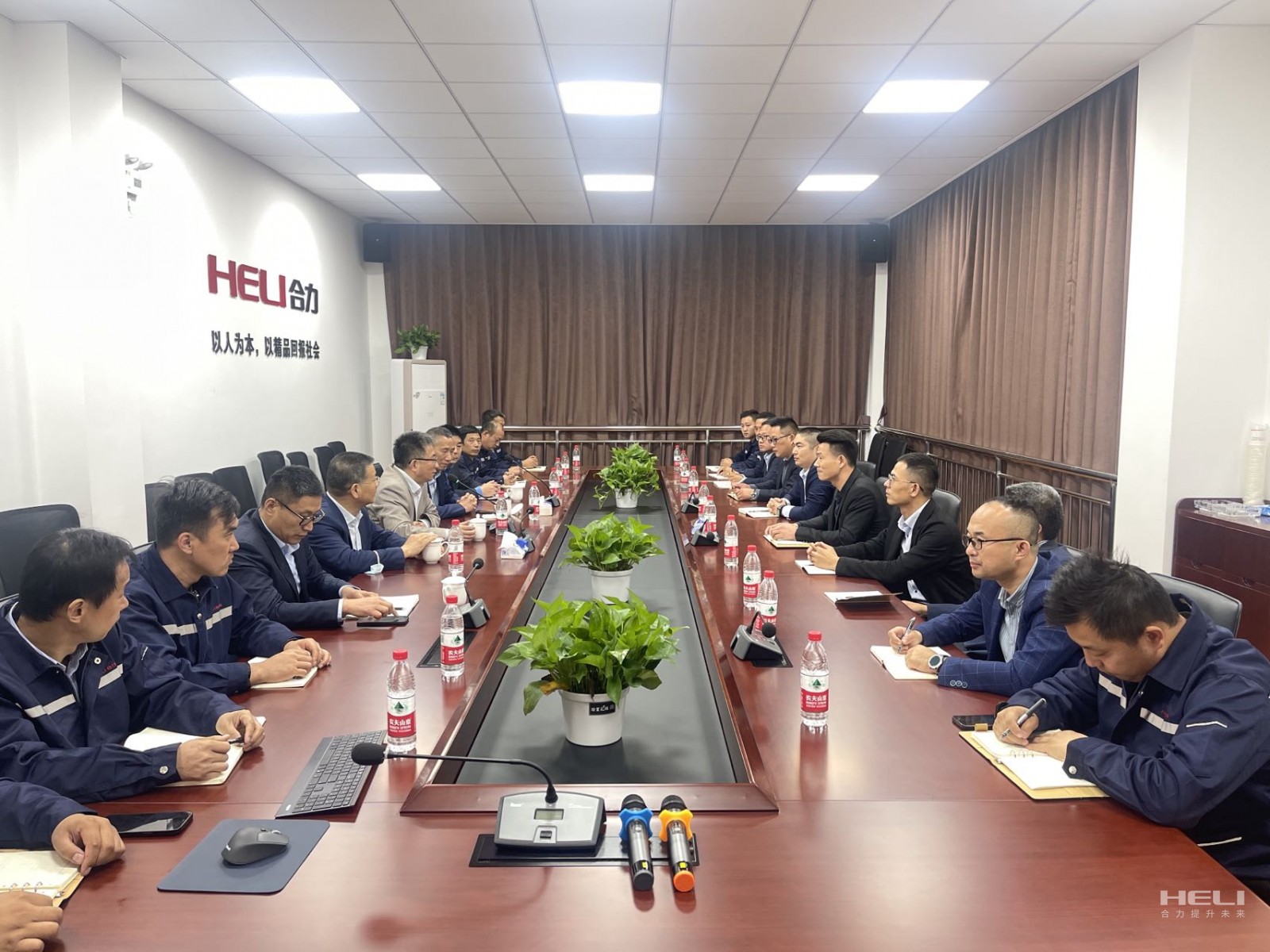 与上海3118云顶集团昆山、嘉定分公司员工互换座谈.jpg